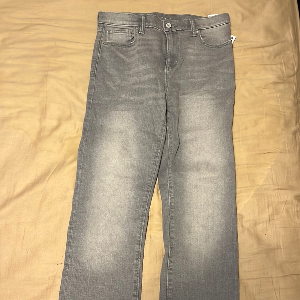 Old Navy size boys, 18, 360 stretch belt in touch gray never been worn